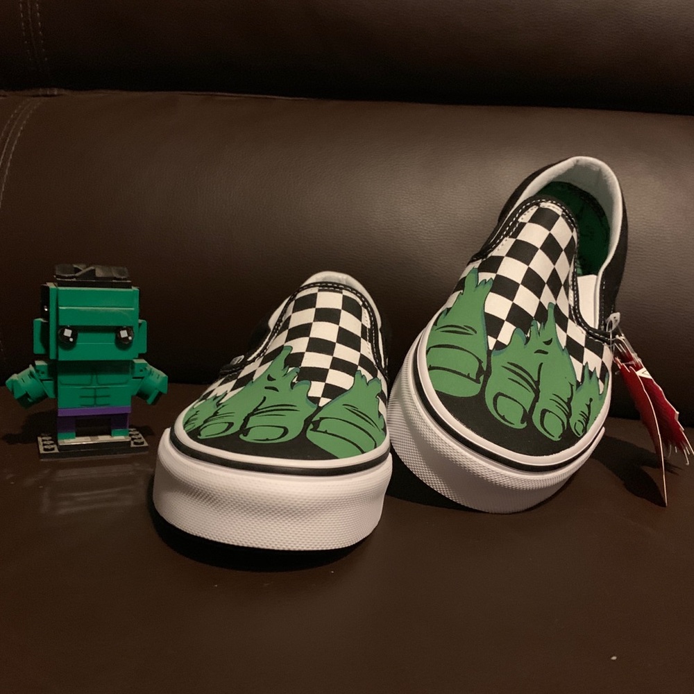 HULK Slip-on Vans! 💚💜 Men’s 6 or Women’s 7.5